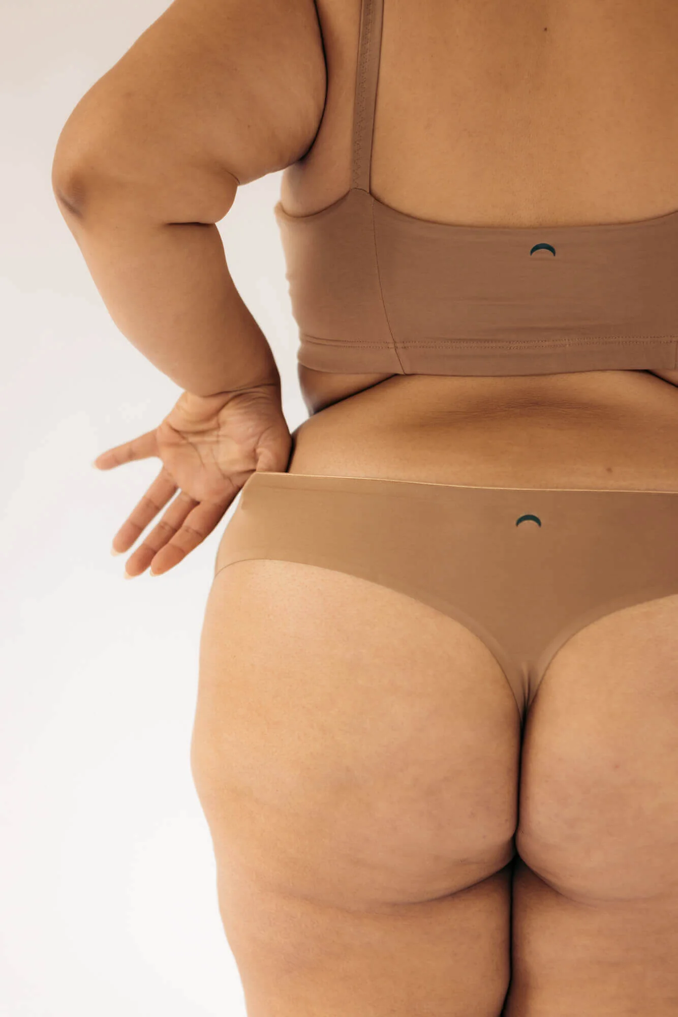 Seamless Low-Mid Rise Thong - Image 6